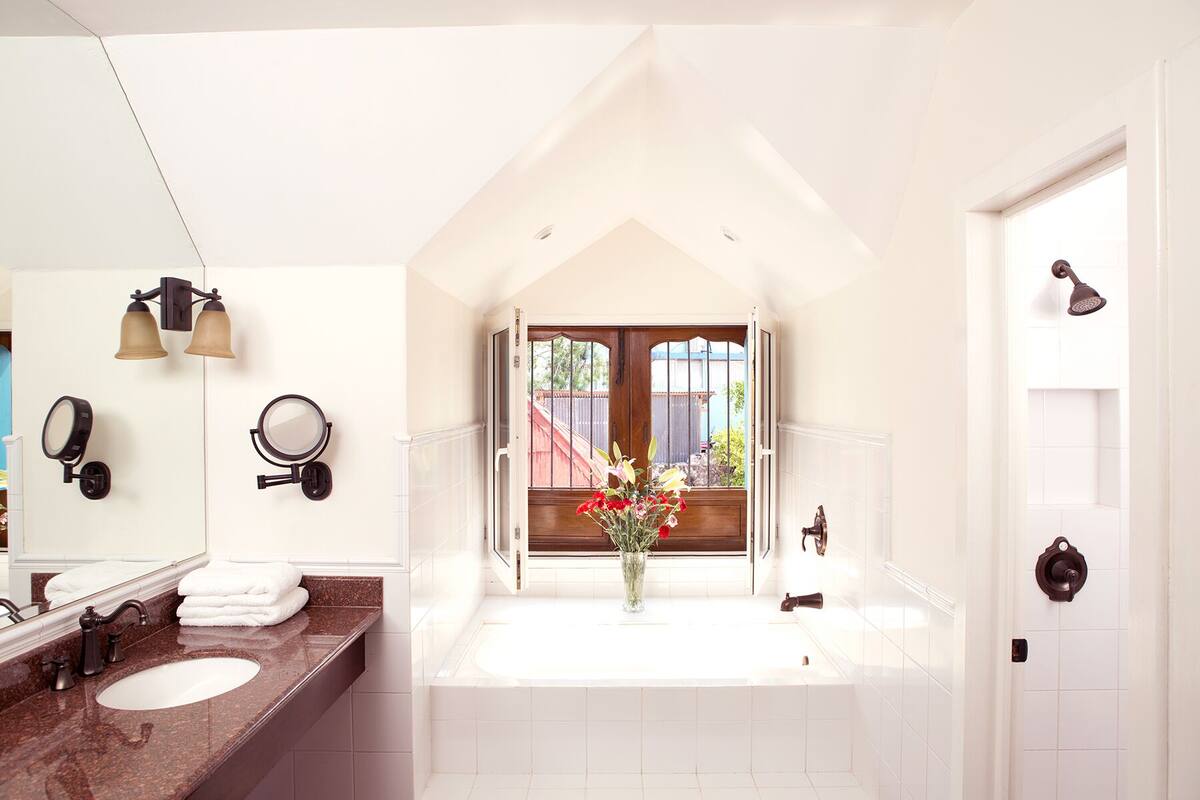 deluxe suite 207 | bathroom | shower, free toiletries, hair dryer, towels