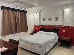 Standard Room, 1 Queen Bed | Desk, blackout drapes, free WiFi, bed sheets - Easy Inn (Belize City)