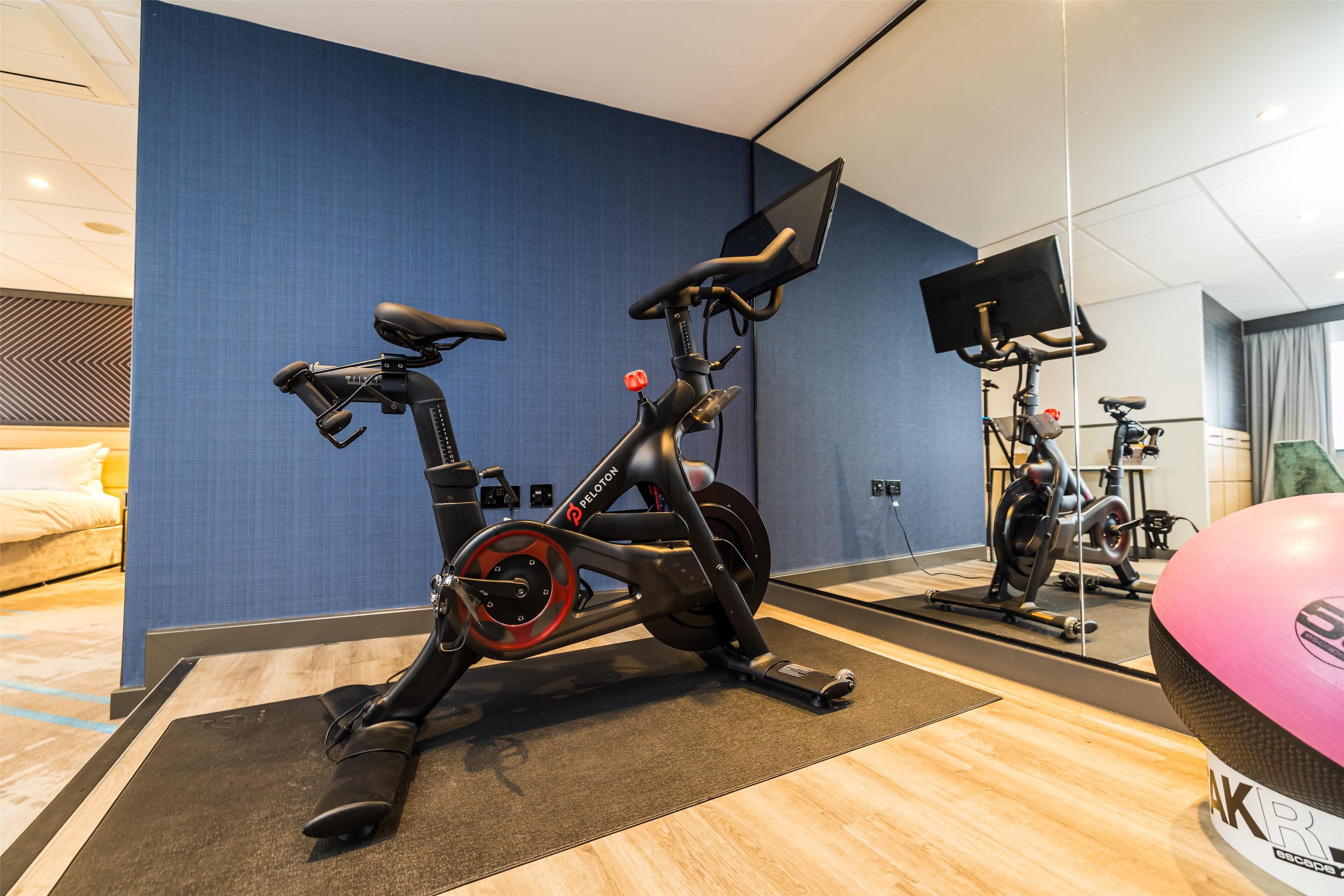 junior suite, 1 king bed | in-room safe, desk, free cots/infant beds, free wifi