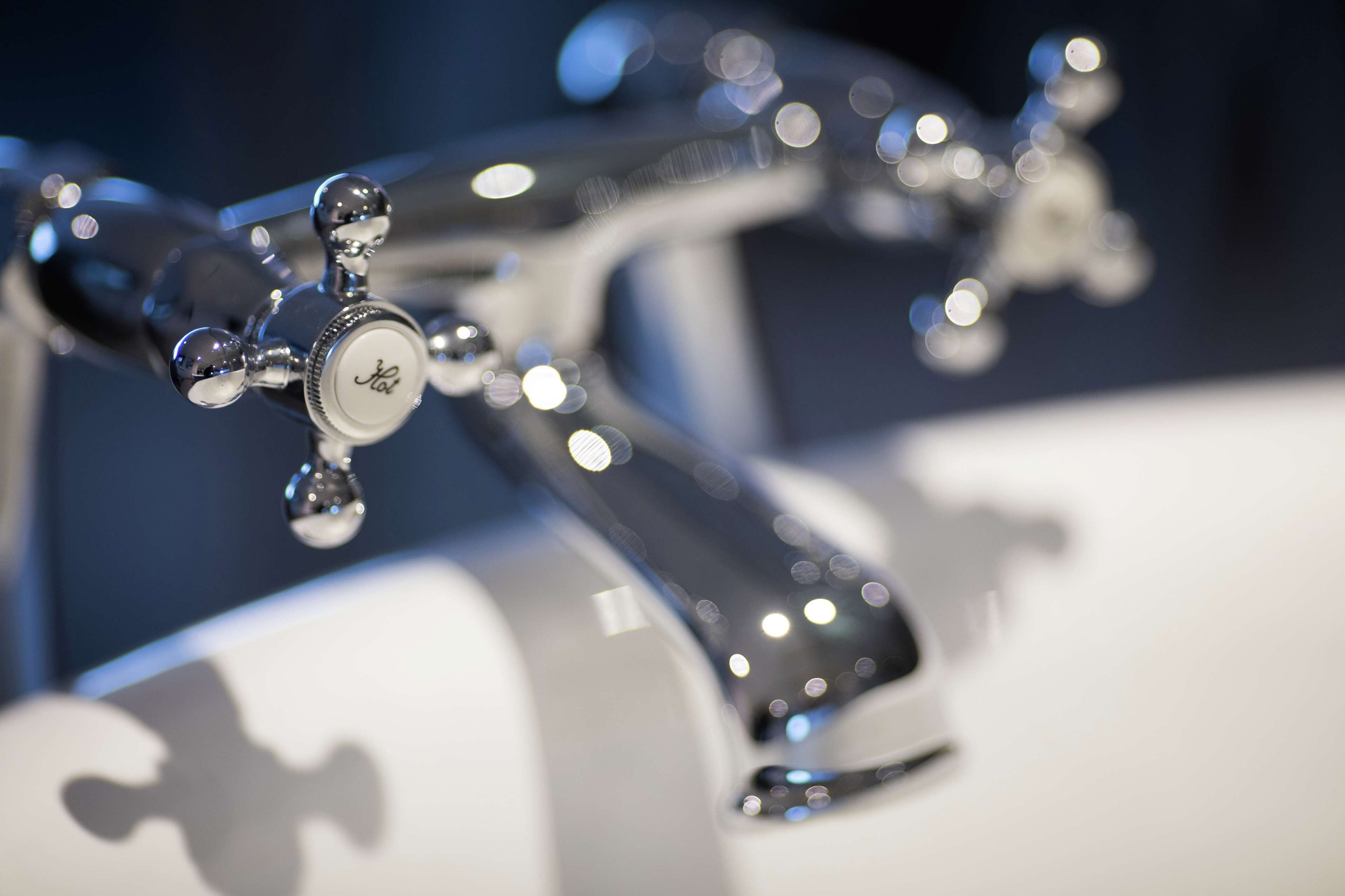 suite (water) | in-room safe, desk, free cots/infant beds, free wifi