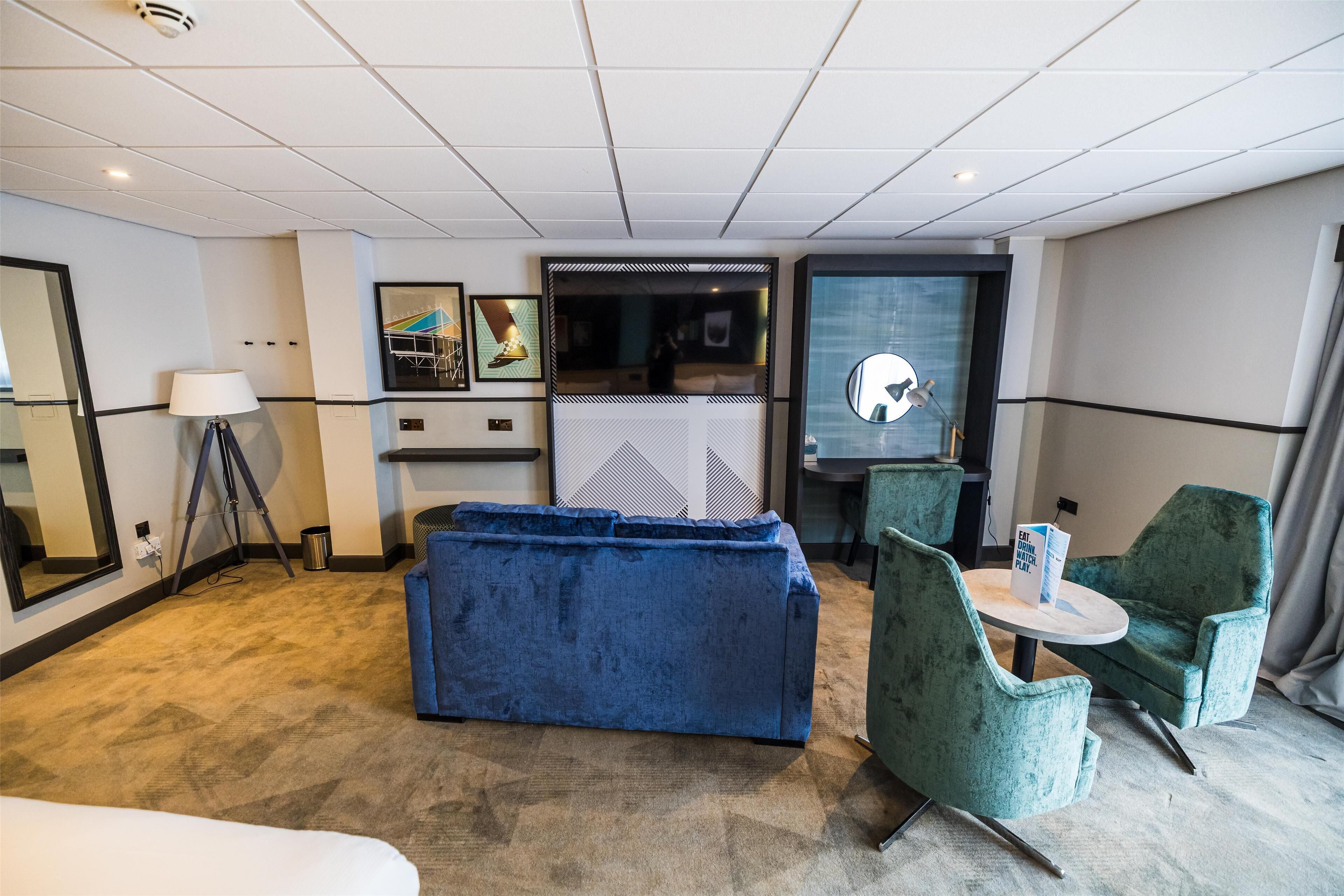 deluxe room, 2 queen beds | living area | flat-screen tv