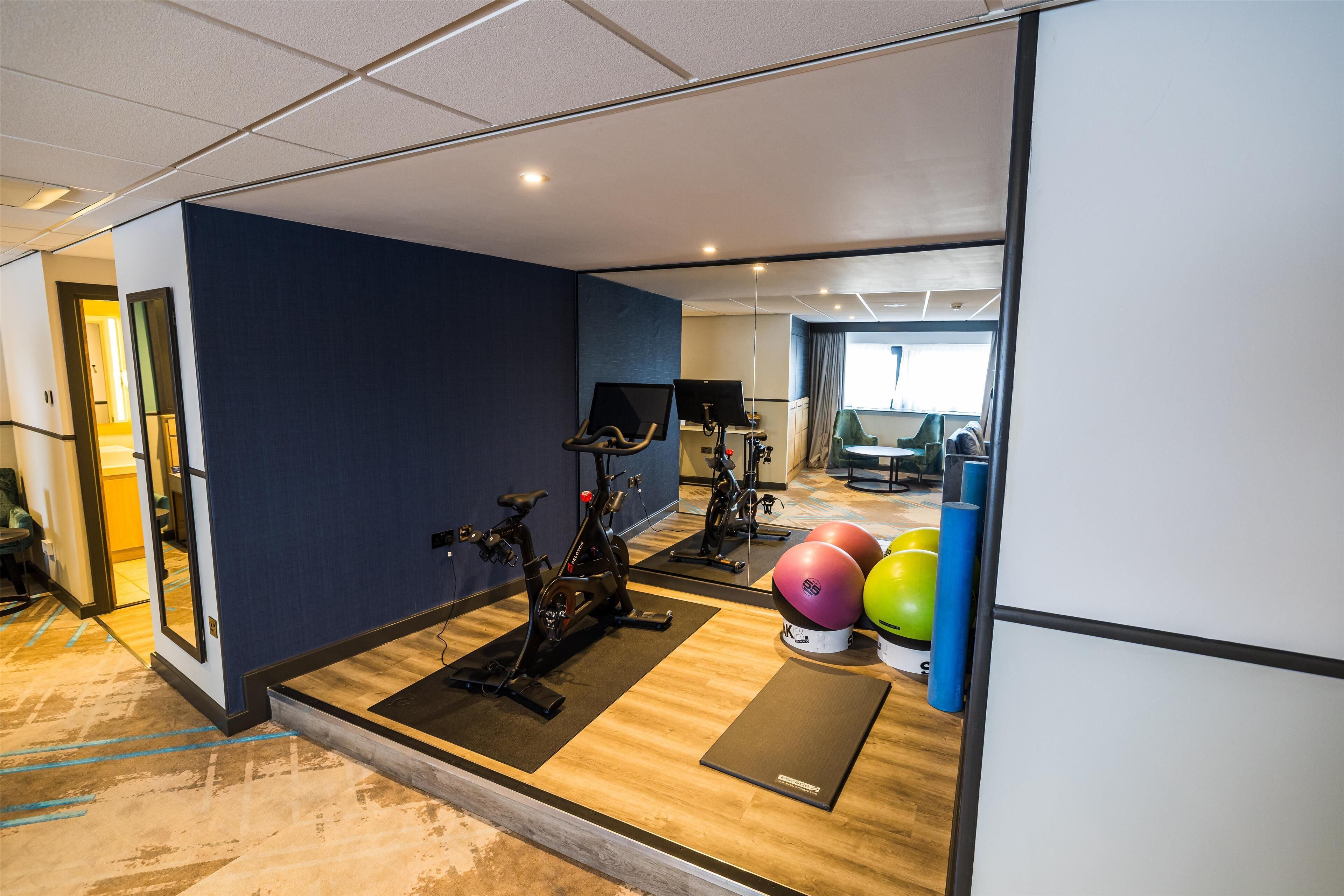 junior suite, 1 king bed | in-room safe, desk, free cots/infant beds, free wifi