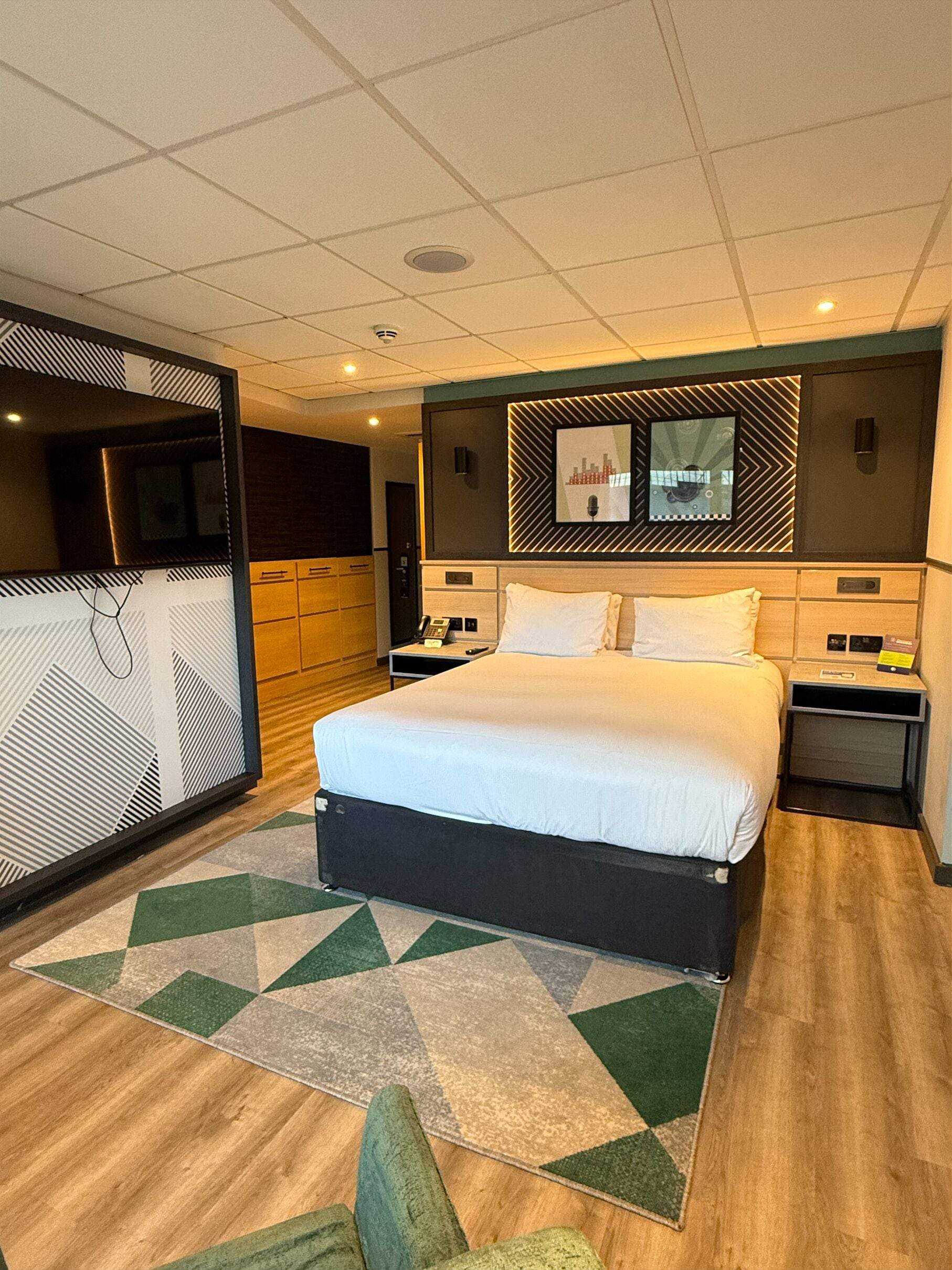 客房, 1 张大床, 无障碍 | 客房内保险箱、免费婴儿床、免费 WiFi、床单