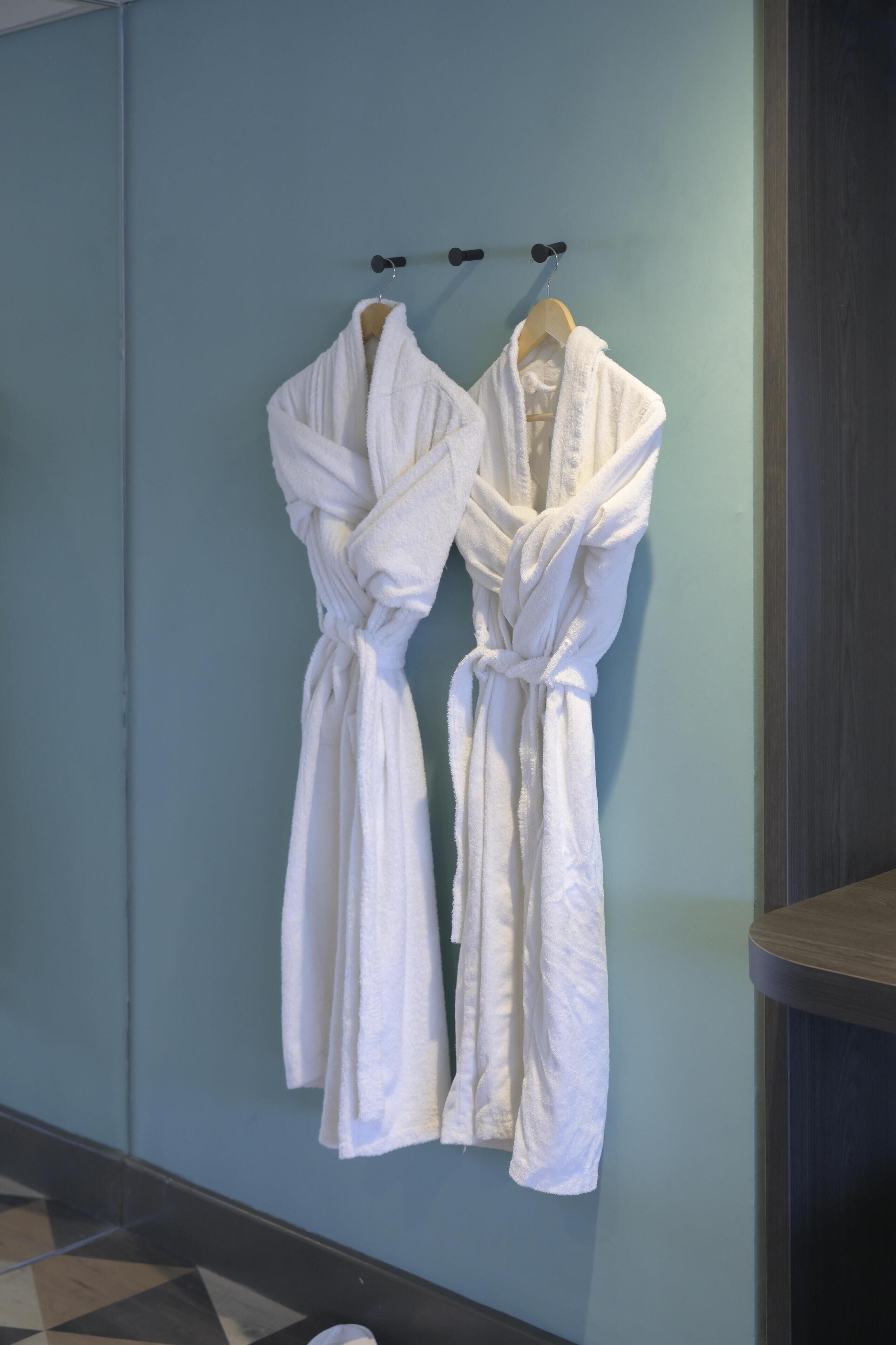 Suite (Water) | In-room safe, free cots/infant beds, free WiFi, bed sheets