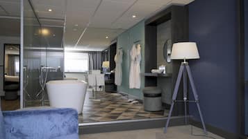 Suite (Water) | Living area | Flat-screen TV