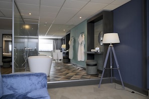 Living area - DoubleTree by Hilton Coventry Building Society Arena (Coventry)
