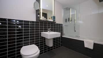 Room, 1 Queen Bed | Bathroom