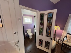 Room, 1 Queen Bed (Academy) | Bathroom | Free toiletries, towels - The Gridley Inn B&B (Waterloo)