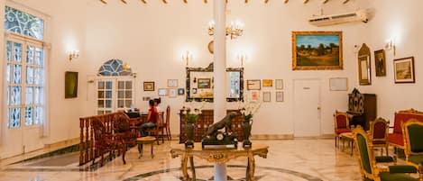 Sảnh tiếp tân