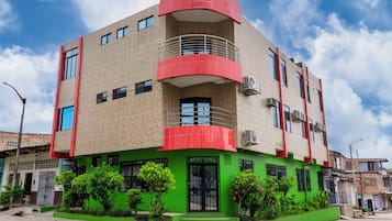 Mặt tiền nơi lưu trú
