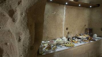 Sudah termasuk sarapan prasmanan setiap hari