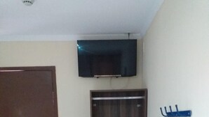 Desk, WiFi (free) - Hotel Michel (São Paulo)