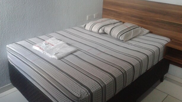 Desk, WiFi (free) - Hotel Michel (São Paulo)