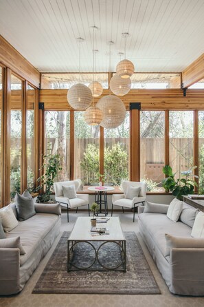 Behandlingsrom for par, badstue, kroppsbehandlinger og aromaterapi