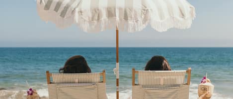 Una playa cerca, yoga en la playa