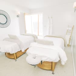 Couples treatment rooms, body treatments, aromatherapy