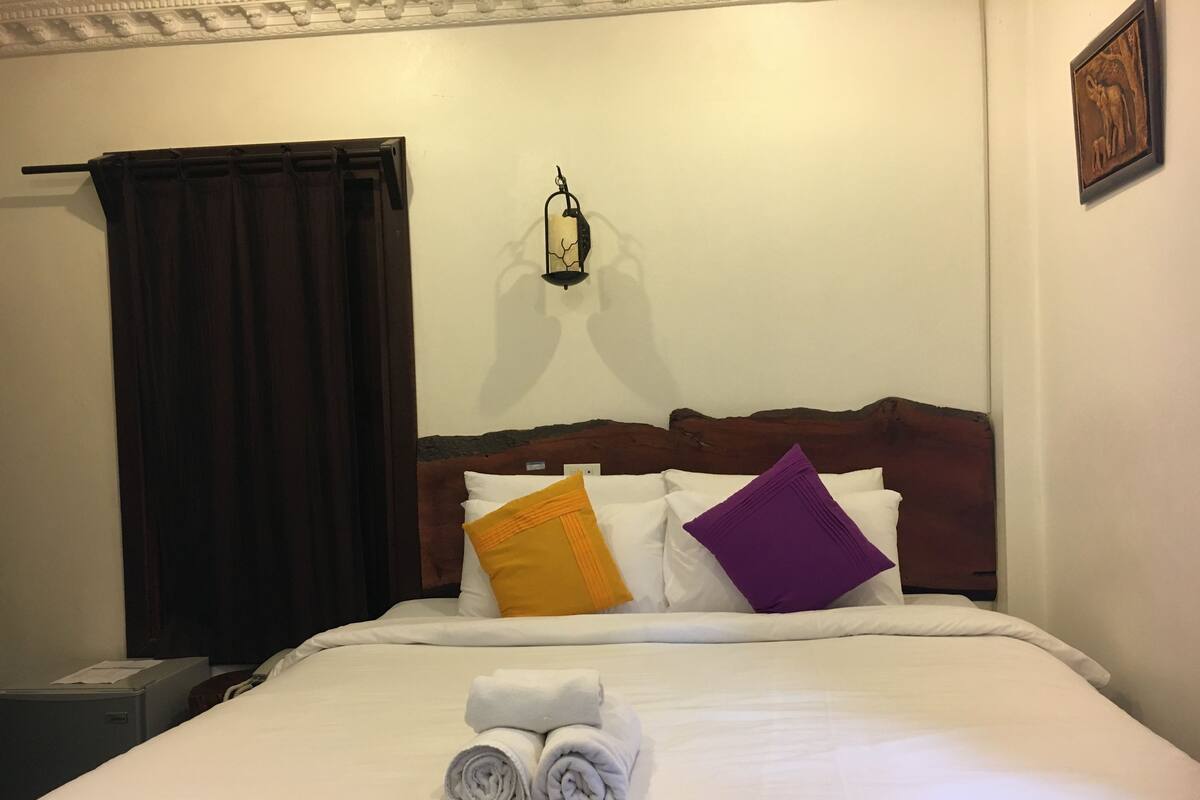 Standard Single | In-room safe, individually decorated, desk, blackout drapes