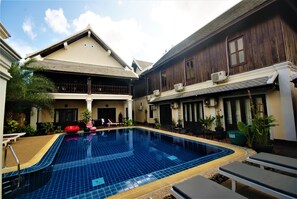 Outdoor pool - Le Vang Bua Villa (Luang Prabang)