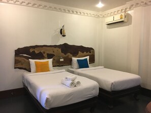 Standard Double or Twin | In-room safe, individually decorated, desk, blackout drapes - Le Vang Bua Villa (Luang Prabang)
