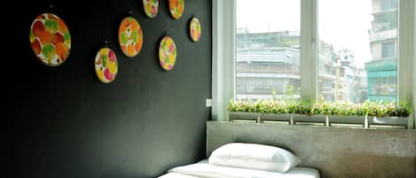 Budget Single Room | Laptop workspace, free WiFi, bed sheets