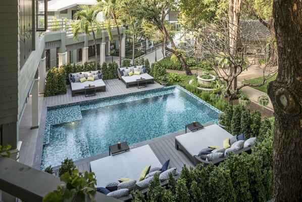 Outdoor pool, open 7:00 AM to 8:00 PM, pool loungers - The Raweekanlaya Hotel Bangkok (Bangkok)