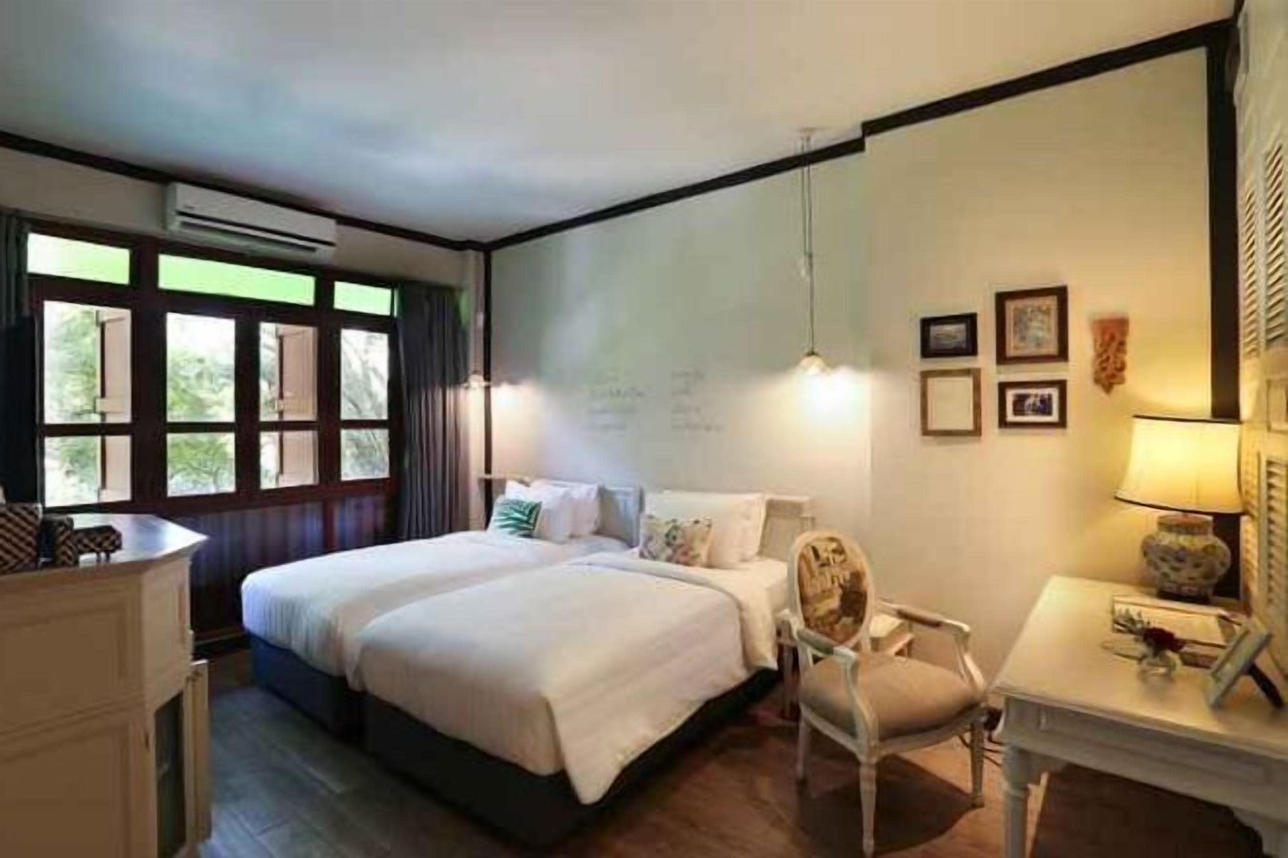 In-room safe, desk, iron/ironing board, free WiFi