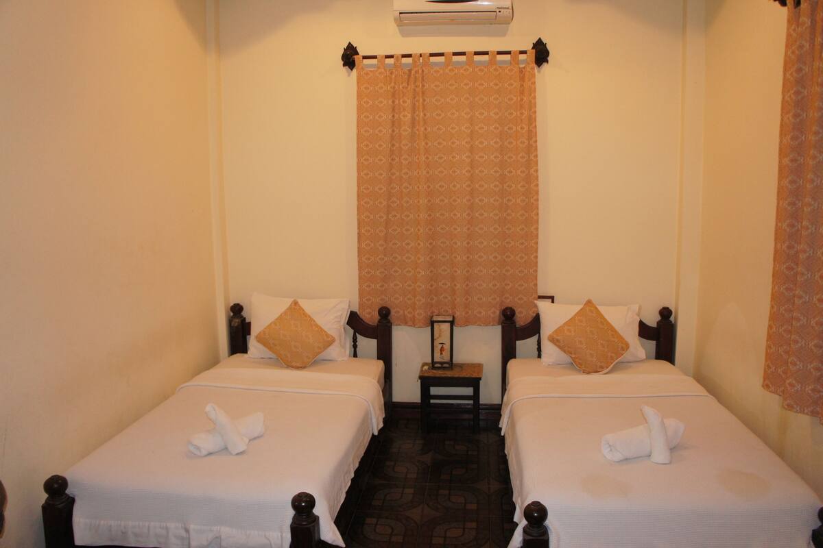 Standard Twin Room | Meja, katil lipat simpan/tambahan, Wi-fi percuma 