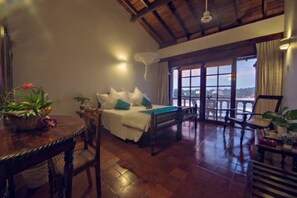 Chambre Double Standard, vue océan | Minibar, coffres-forts dans les chambres, bureau