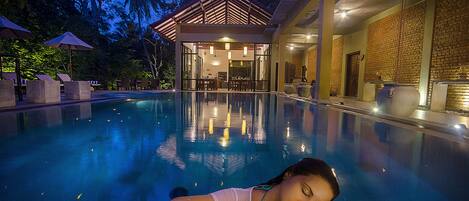 Outdoor pool, sun loungers