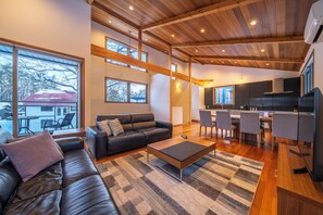 Living area - Bluebird Chalets (Hakuba)