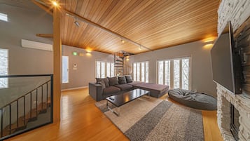 55-inch flat-screen TV with digital channels, TV, Netflix