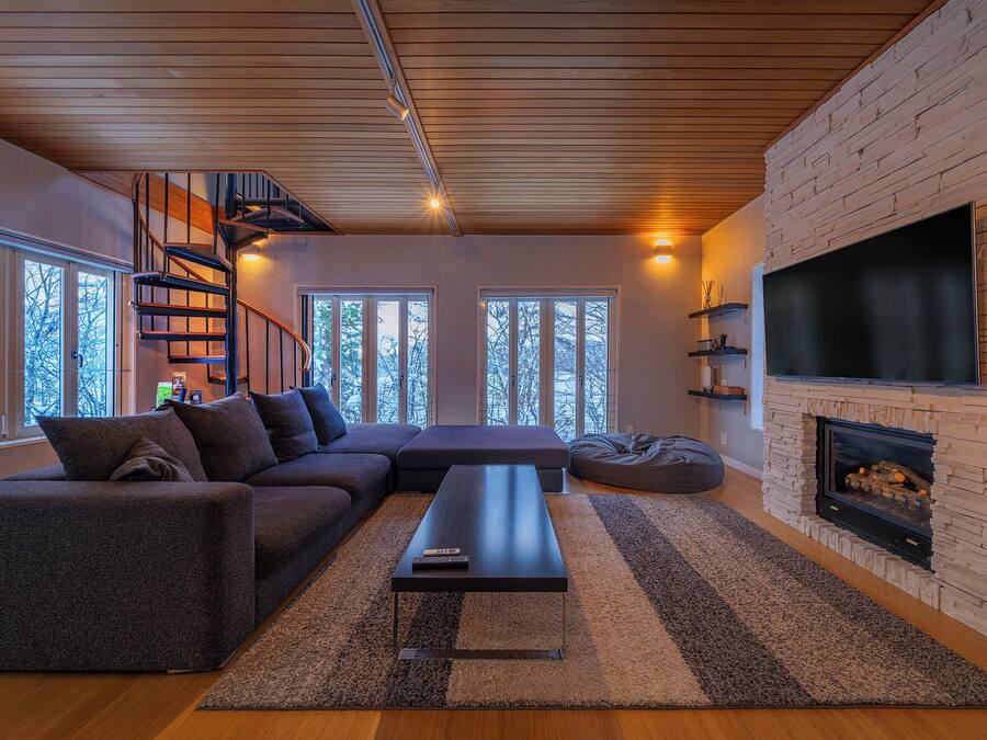 55-inch flat-screen TV with digital channels, TV, Netflix