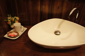 Standard Double Room | 욕실