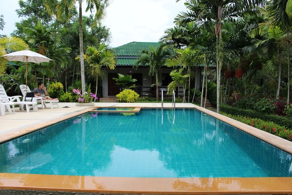 Outdoor pool - Aonang Bunk Resort (Krabi)