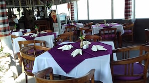 Se sirven desayunos, comidas y cenas 