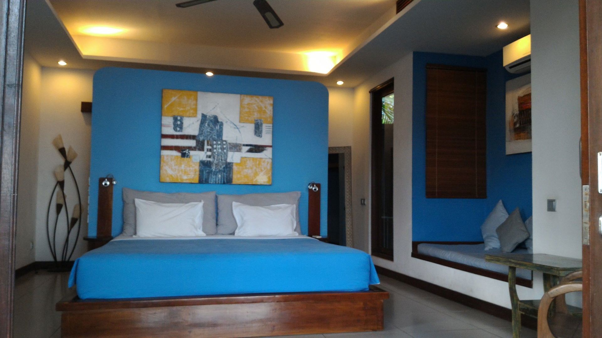 Coffres-forts dans les chambres, bureau, rideaux occultants