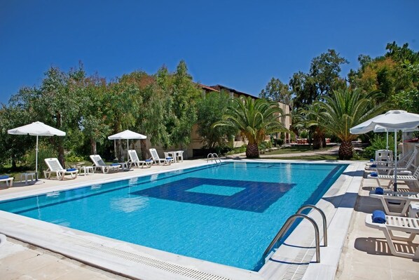 Outdoor pool, open 10:00 AM to 7:30 PM, pool umbrellas, pool loungers