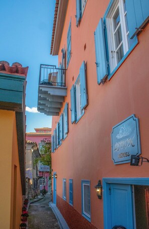 Front of property - Byron Hotel (Nafplio)