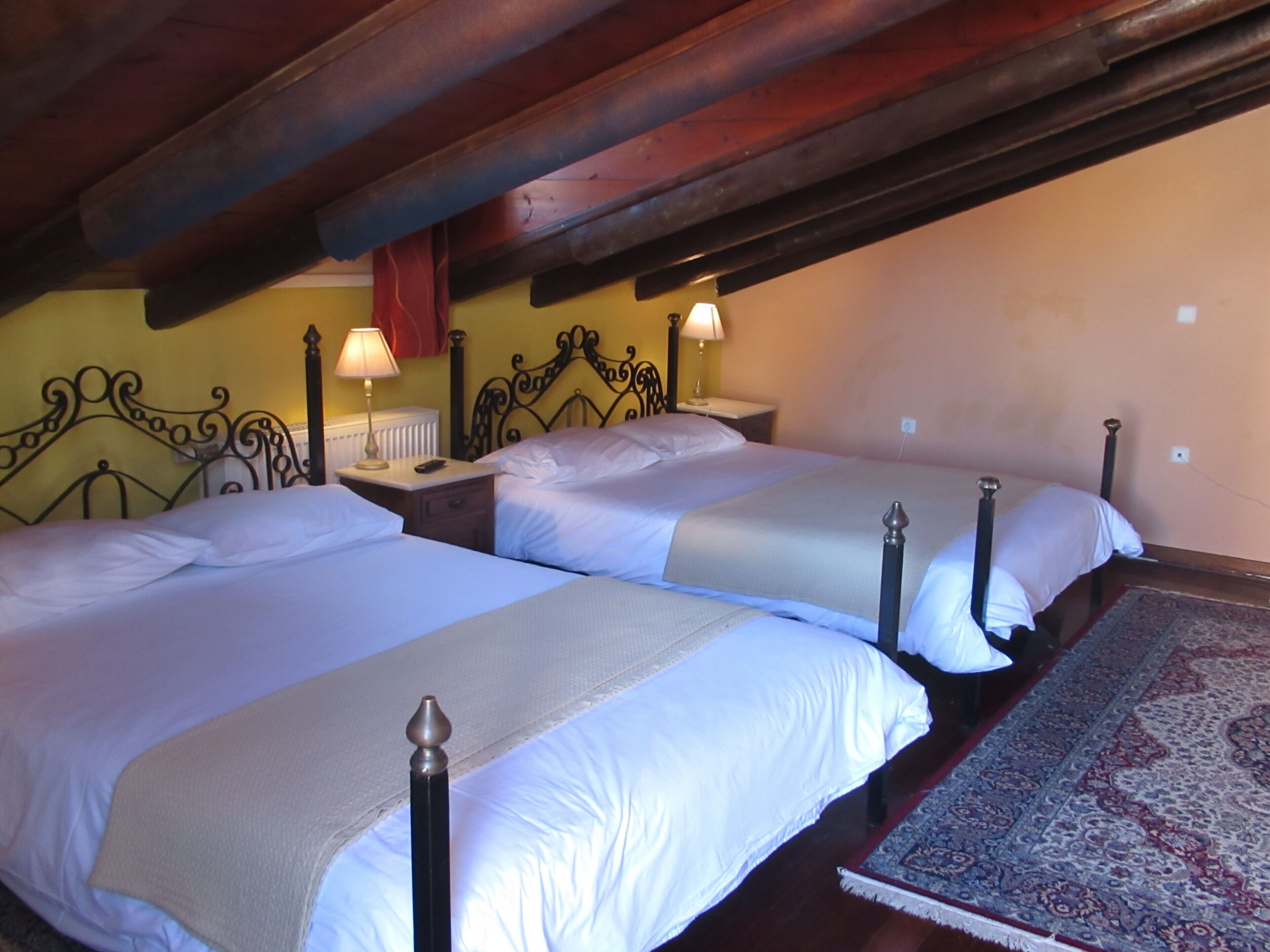 minibar, in-room safe, free wifi, bed sheets