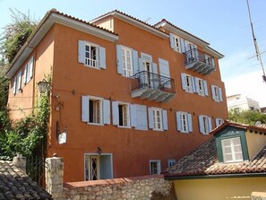 Front of property - Byron Hotel (Nafplio)