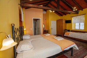 Minibar, in-room safe, free WiFi, bed sheets - Byron Hotel (Nafplio)