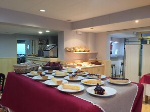 Petit déjeuner buffet servi tous les jours en supplément