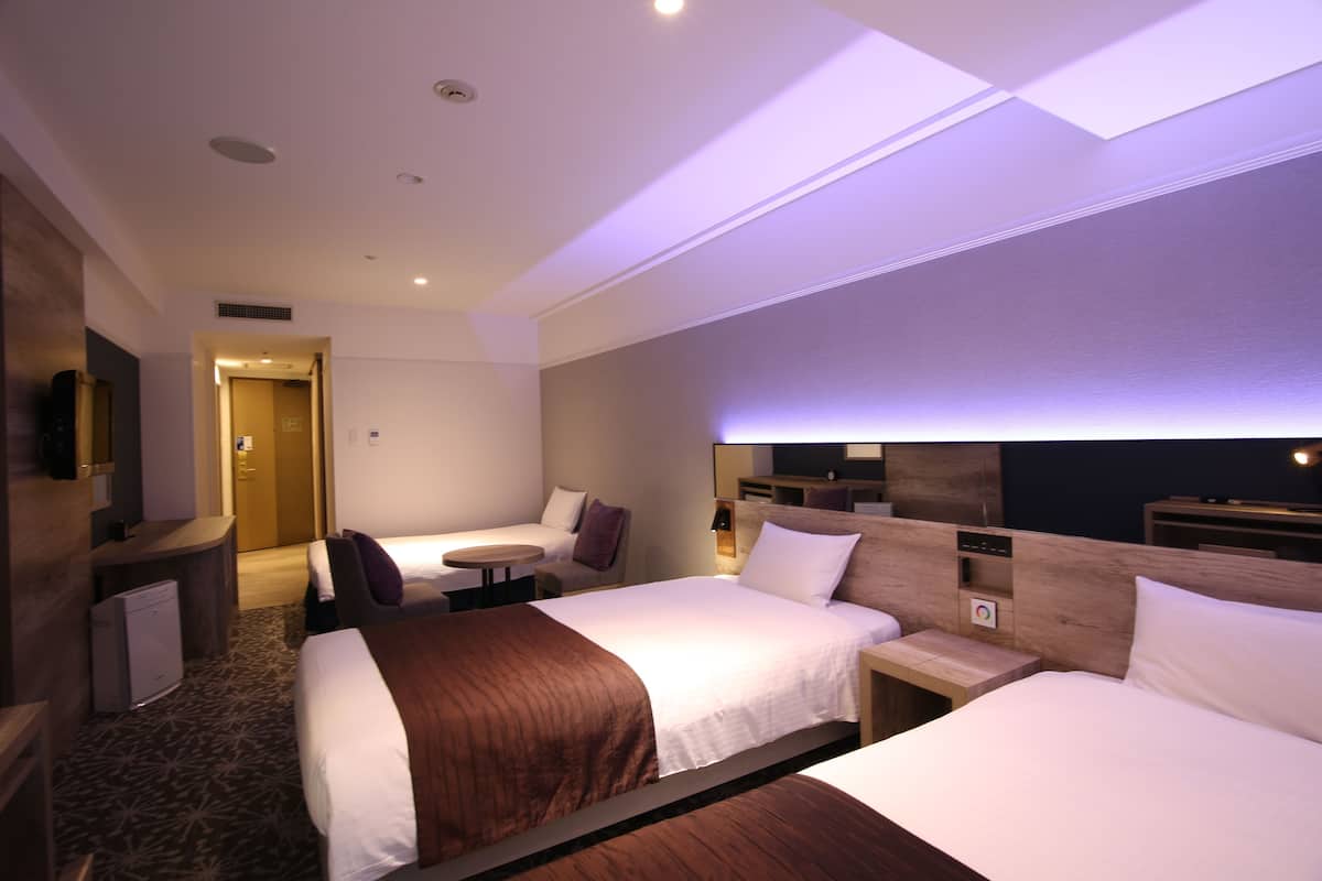 Superior Twin Room+Sofa Bed (Bathroom With Washing Place, Toilet Partition) | In-room safe, soundproofing, iron/ironing board, free WiFi