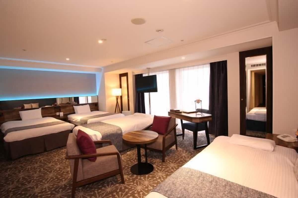 In-room safe, soundproofing, iron/ironing board, free WiFi