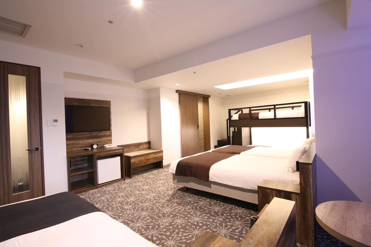 Family Pleasure Room (Bath With Washing Place, Private Toilet, Double Sink, Bunk Bed) | In-room safe, soundproofing, iron/ironing board, free WiFi