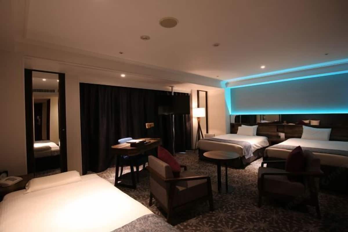 In-room safe, soundproofing, iron/ironing board, free WiFi