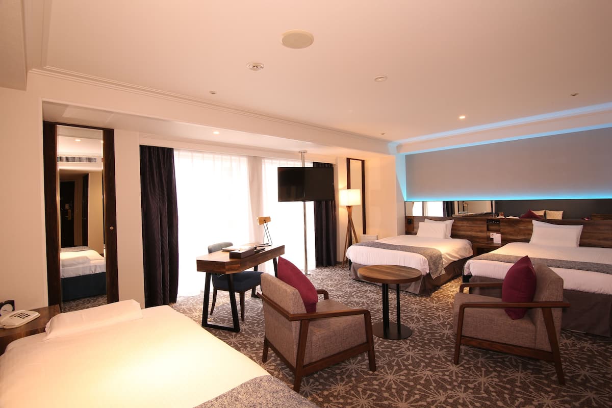 In-room safe, soundproofing, iron/ironing board, free WiFi