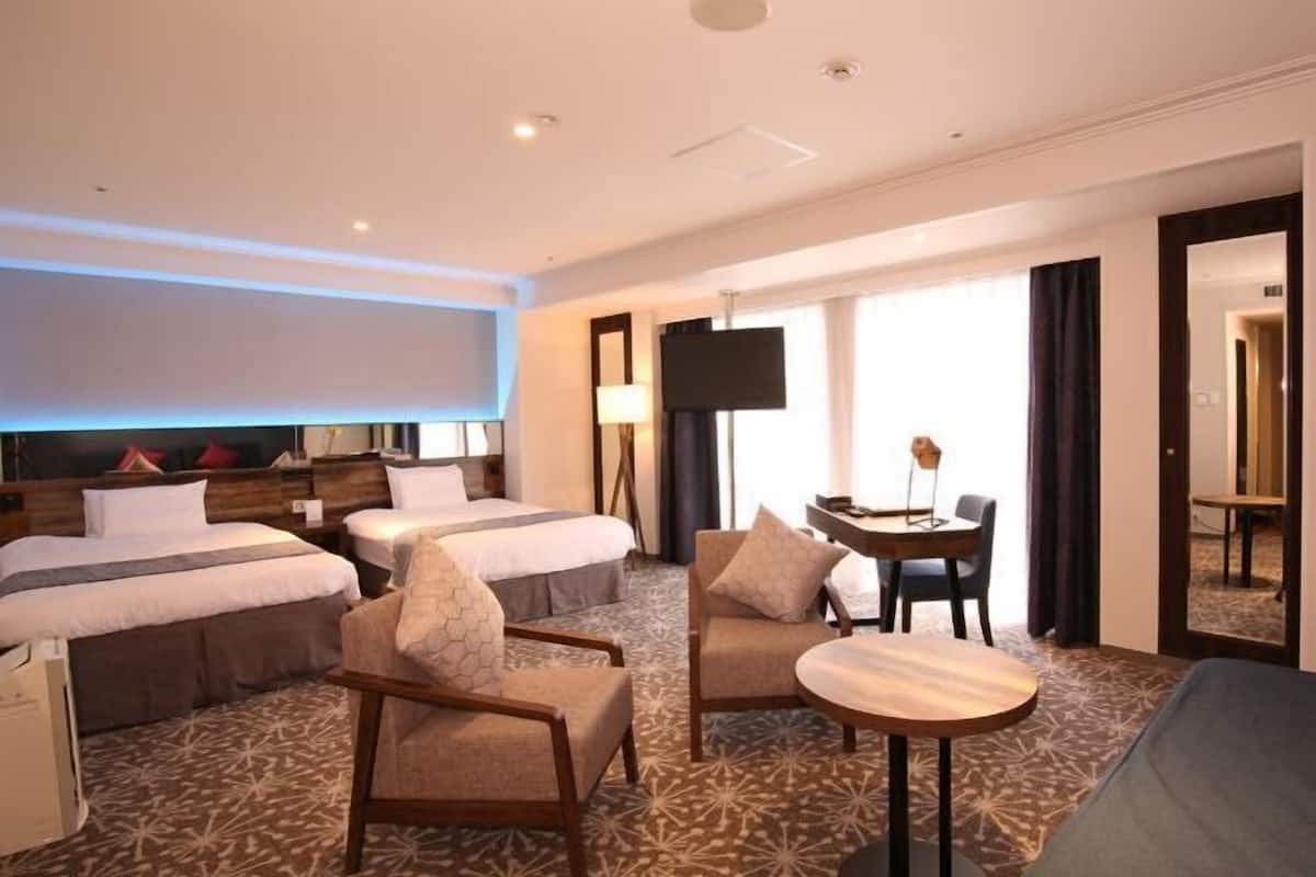 In-room safe, soundproofing, iron/ironing board, free WiFi