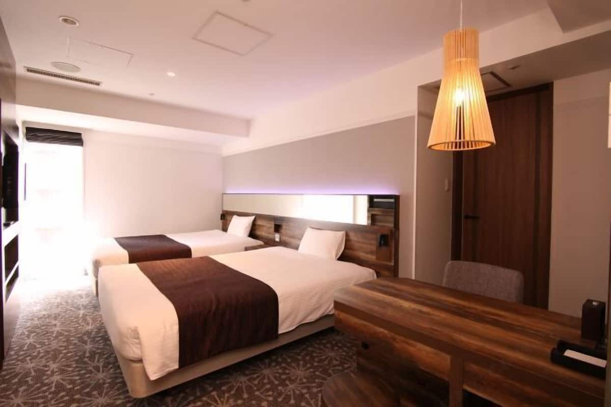 In-room safe, soundproofing, iron/ironing board, free WiFi