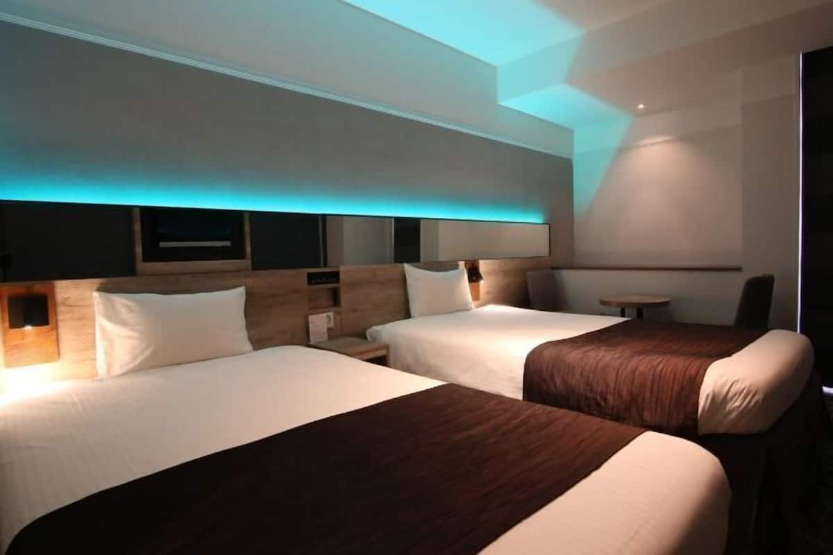 In-room safe, soundproofing, iron/ironing board, free WiFi